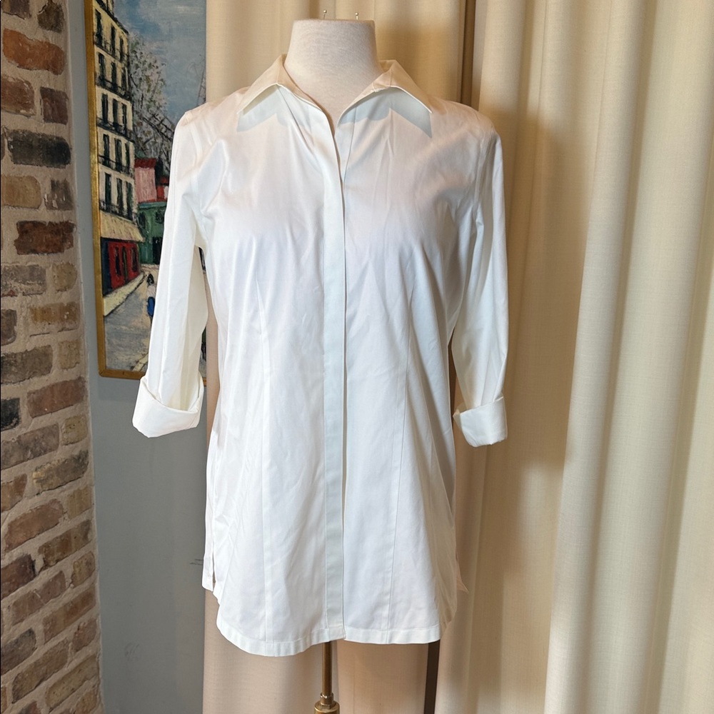 Chicos White hidden Button Tunic Blouse size 2. Like new